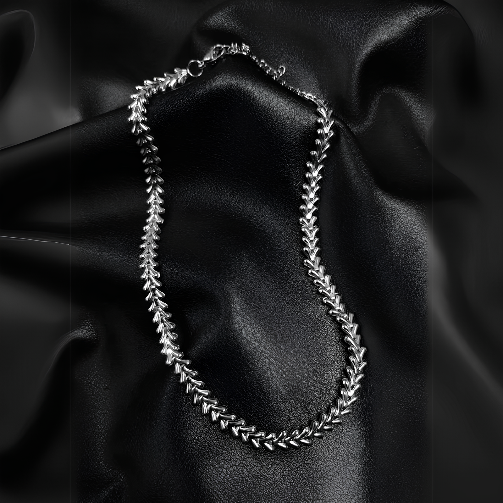Vertebrae Choker
