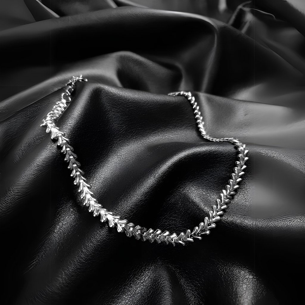 Vertebrae Choker